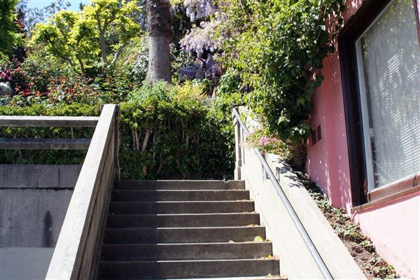 Filbert Steps (10/24/2025 - Credits: San Francisco City & County Film Commission)