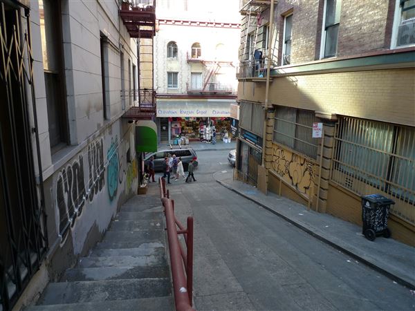 Chinatown San Francisco - Vinton Street Staircase (10/28/2025 - Credits: San Francisco City & County Film Commission)