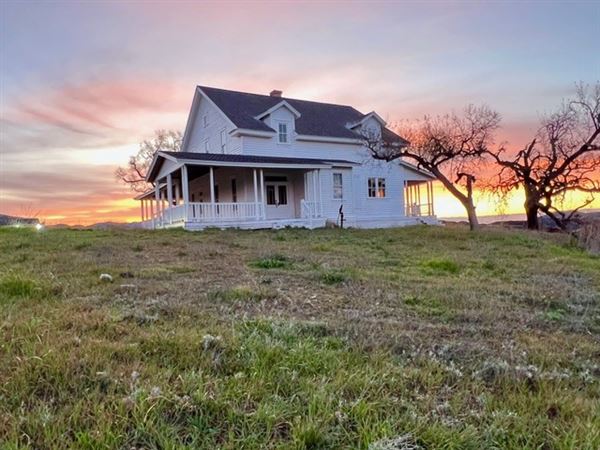 Big Sky Movie Ranch - Farmhouse (11/17/2025 - Credits: Owner)