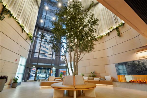 1100 Wilshire - Lobby (1/15/2026 - Credits: Seabreeze Management Company)