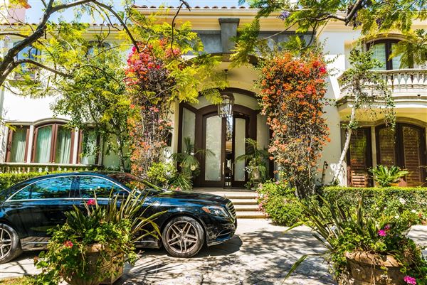 Cinematic LA Estate W/Gardens, Pool & Grand Stairs (4/5/2025 - Credits: Elegant Textiles, Inc.)