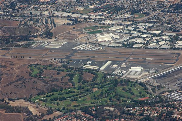 Brackett Field Airport - View of Brackett Field Airport Descending into LAX (9/25/2015 - Credits: by Andrew E. Cohenhttps (//www.flickr.com/photos/andrewc75/30641612033/in/photolist-gP5nZM-2qF2tre-bWgYaS-NFGgHK-2qF3tQW)