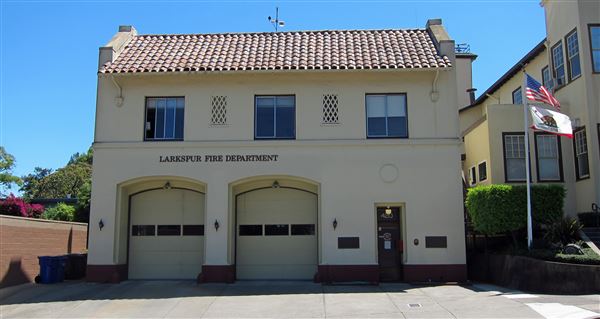 City of Larkspur (5/19/2013 - Credits: By ResearcherQ - Own work, CC BY-SA 3.0, https://commons.wikimedia.org/w/index.php?curid=26209951)