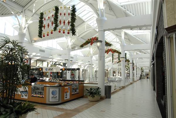 Westfield Valencia Town Center (12/1/2010 - Credits: Errol Reichow)