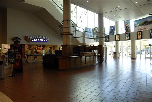 Westfield Promenade Shopping Center (12/1/2010 - Credits: Errol Reichow)