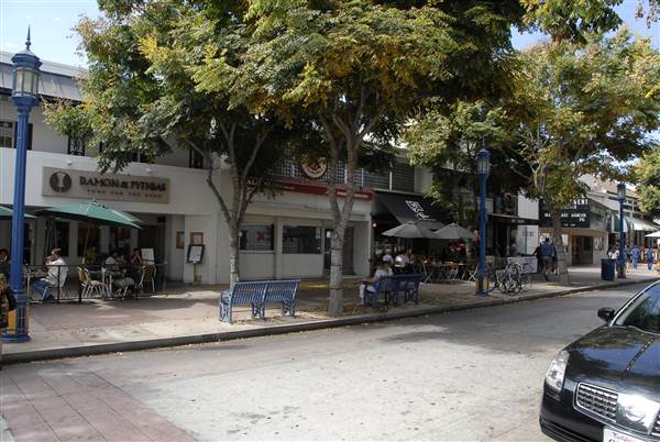 Westwood Village - Broxton Ave. (South) (11/30/2010 - Credits: Errol Reichow)