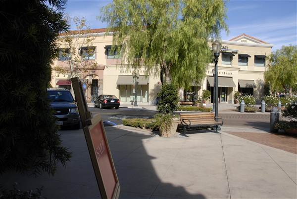 Westfield Valencia Town Center (12/13/2010 - Credits: Errol Reichow)