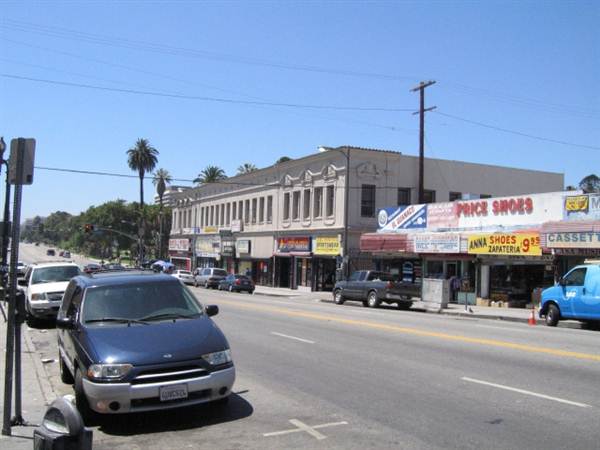 7th St. and Alvarado St. (9/1/2010 - Credits: Lindsay Mizrahi)