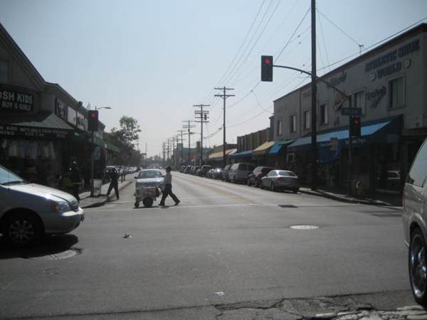Maple Ave. and Pico Blvd. (9/1/2010 - Credits: Lindsay Mizrahi)