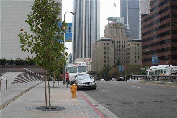 Grand Ave. corner of 5th and Grand (9/1/2010 - Credits: Lindsay Mizrahi)