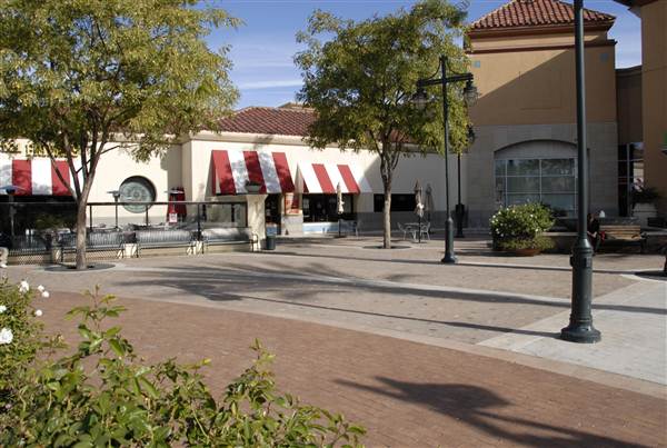 Westfield Valencia Town Center (12/13/2010 - Credits: Errol Reichow)