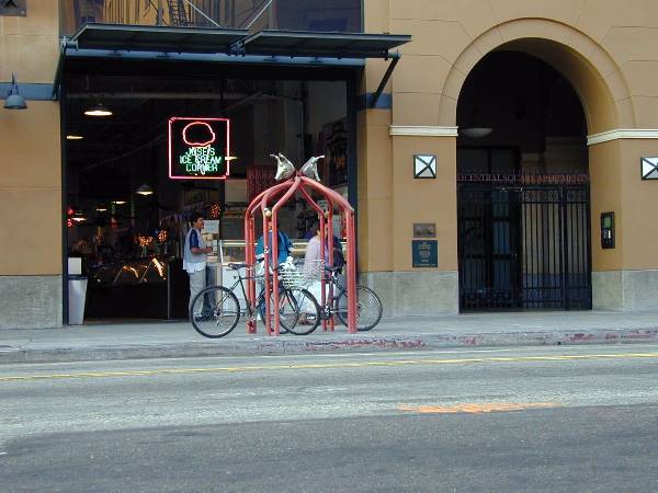 Broadway, Between Second & Fourth Streets (12/31/2003)
