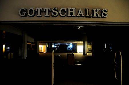 Redlands Mall - CLOSED (10/4/2012 - Credits: Geoff Juckes)
