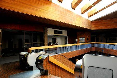 Redlands Mall - CLOSED (10/4/2012 - Credits: Geoff Juckes)