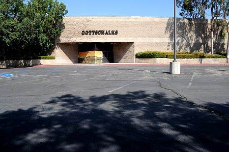 Redlands Mall - CLOSED (10/4/2012 - Credits: Geoff Juckes)