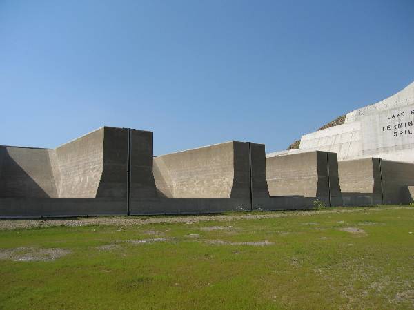 Fuse Gates of Terminus Dam - CLOSED (3/5/2008 - Credits: L Feldstein)
