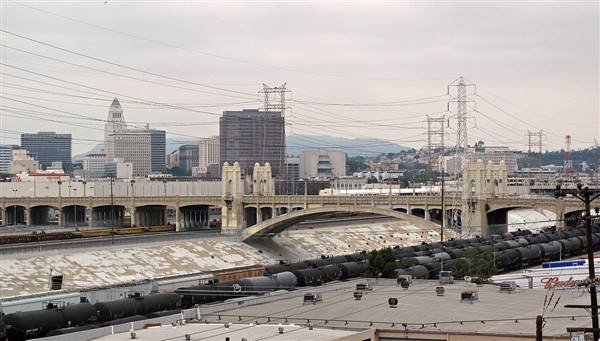 4th Street Bridge (5/1/2012 - Credits: By Downtowngal (Own work) [CC BY-SA 3.0 (http://creativecommons.org/licenses/by-sa/3.0)], via Wikimedia Commons)