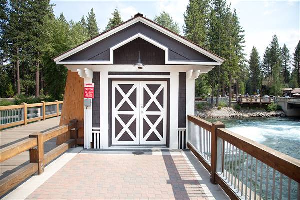 Fanny Bridge/Tahoe Dam (8/12/2012 - Credits: By Almonroth (Own work) [CC BY-SA 3.0 (http://creativecommons.org/licenses/by-sa/3.0)], via Wikimedia Commons)