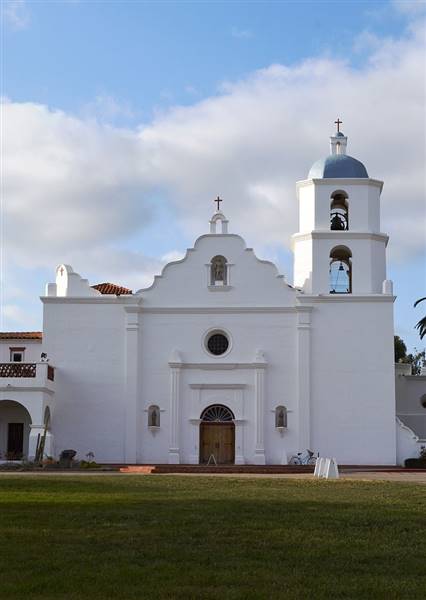 Mission San Luis Rey de Francia (4/12/2014 - Credits: By Francisco Santos (Sony Cybershot DSC-P92) [GFDL (http://www.gnu.org/copyleft/fdl.html), CC-BY-SA-3.0 (http://creativecommons.org/licenses/by-sa/3.0/) or CC BY-SA 2.5-2.0-1.0 (http://creativecommons.org/licenses/by-sa/2.5-2.0-1.0)], via Wikimedia Common)