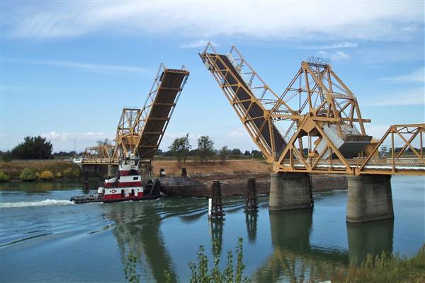 Paintersville Bridge (10/9/2007 - Credits: By Tom Hilton (Drawbridge) [CC BY 2.0 (http://creativecommons.org/licenses/by/2.0)], via Wikimedia Commons)