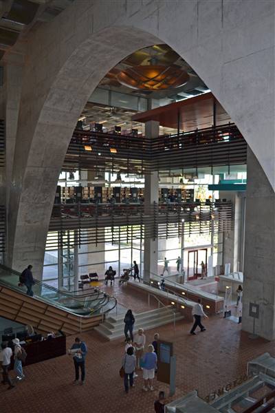 San Diego Central Public Library (10/2/2013 - Credits: By Nserrano (Own work) [CC BY-SA 3.0 (http://creativecommons.org/licenses/by-sa/3.0)], via Wikimedia Commons)