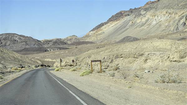 Artist Drive - Death Valley - Highway 168 (10/7/2012 - Credits: By Paul Hermans (Own work) [GFDL (http://www.gnu.org/copyleft/fdl.html) or CC BY-SA 3.0 (http://creativecommons.org/licenses/by-sa/3.0)], via Wikimedia Commons)