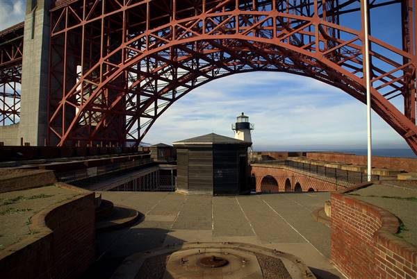 Fort Point National Historic Site (10/17/2009 - Credits: "Top of Fort Point" By Ed Bierman (CC BY 2.0)[https://creativecommons.org/licenses/by/2.0/legalcode]https://www.flickr.com/photos/edbierman/)