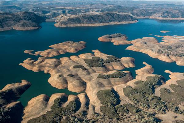 New Melones Reservoir and Stevnot Bridge (5/13/2014 - Credits: Photo by: California Department of Water Resources)