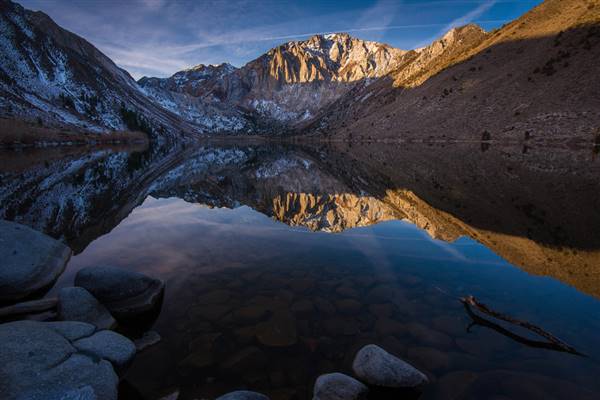 Convict Lake / Convict Lake Resort (10/30/2013 - Credits: "Morning at Convict Lake' by Bryan Ungard (CC BY-SA 2.0)[https://creativecommons.org/licenses/by-sa/2.0/legalcode]https://www.flickr.com/photos/bdungard/)