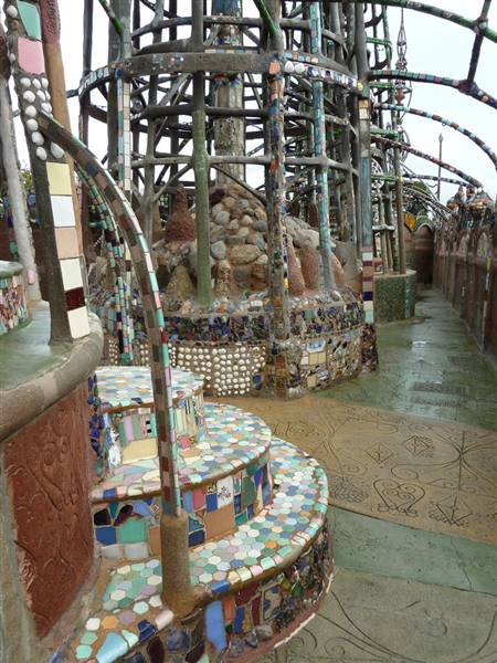 Watts Towers of Simon Rodia State Historic Park (SHP) / Watts Tower Art Center (12/23/2010 - Credits: "Watts Towers - detail" by Steve Silverman (CC BY-NC-ND 2.0)[https://creativecommons.org/licenses/by-nc-nd/2.0/legalcode]https://www.flickr.com/photos/pov_steve/)