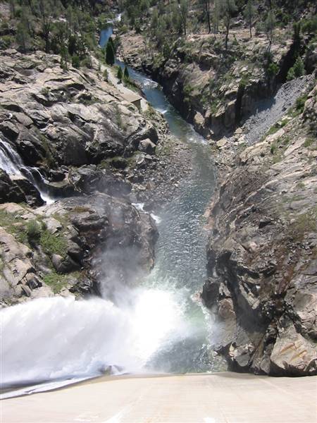 Hetch Hetchy Reservoir / O'Shaughnessy Dam (6/27/2004 - Credits: "Hetch Hetchy Dam" by Phil and Tanya Misiowiec (CC BY-NC-ND 2.0)[https://creativecommons.org/licenses/by-nc-nd/2.0/legalcode]https://www.flickr.com/photos/philandtanya/)