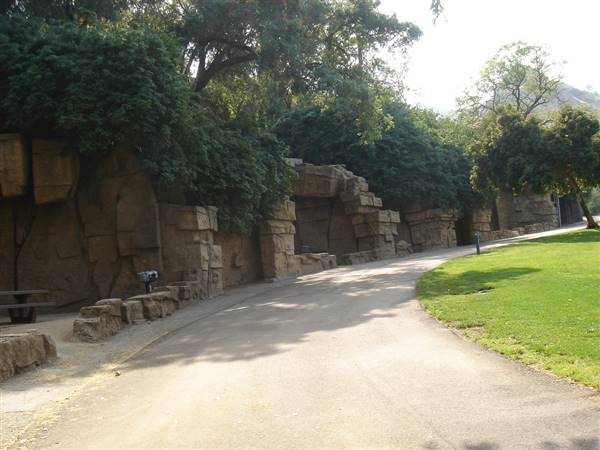Griffith Park - Old LA Zoo (5/8/2008 - Credits: "Benjamin Page's Pasadena and Los Angeles" by Benjamin Page (CC BY-NC-ND 2.0)[https://creativecommons.org/licenses/by-nc-nd/2.0/legalcode]https://www.flickr.com/photos/benjaminpage/)