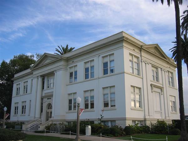 Chapman University (1/3/2010 - Credits: "Smith Hall, Chapman University" by Eli Pousson (CC BY-SA 2.0)[https://creativecommons.org/licenses/by-sa/2.0/legalcode]https://www.flickr.com/photos/elipousson/)