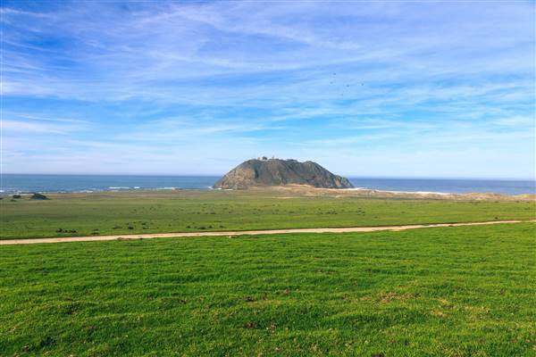 Point Sur State Historic Park (SHP) & Point Sur Lighthouse (3/8/2014 - Credits: "Point Sur Light Station" by Chris Dant (CC BY-NC-ND 2.0)[https://creativecommons.org/licenses/by-nc-nd/2.0/legalcode]https://www.flickr.com/photos/chrisd2006/)