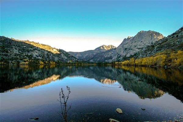 Silver Lake - Amador County (10/27/2015 - Credits: "Fall Blooms on Silver Lake" by Mike Richardson and Sarah Winch (CC BY-NC-ND 2.0)[https://creativecommons.org/licenses/by-nc-nd/2.0/legalcode] https://www.flickr.com/photos/wildlifewanderer/)