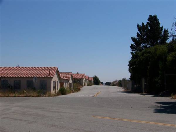 Fort Ord National Monument (9/12/2006 - Credits: "Empty Road" by Tony Dagey (CC BY-NC-ND 2.0)[ https://creativecommons.org/licenses/by-nc-nd/2.0/legalcode ] https://www.flickr.com/photos/dagwood4/)