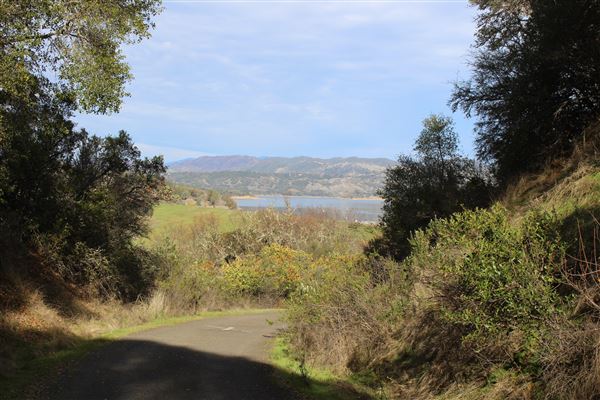 Coyote Valley Dam / Lake Mendocino - Coyote Valley Dam - from trail path (11/30/2017 - Credits: Kellen Lim)