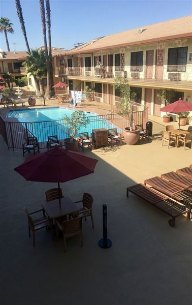 Studio City Court Yard Hotel (1/10/2018)