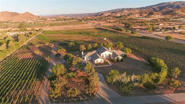 Agua Dulce Winery and Vineyards (9/23/2020 - Credits: Kevin Dole - Home3D.us - 818 568 8876)