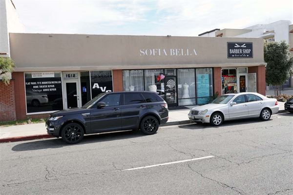 Torrance Bridal Salon & Barber Shop w/parking lot (1/31/2021 - Credits: Glen Golightly)