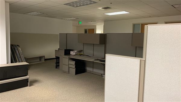 Junipero Serra State Building - Department of General Services (DGS) - Vacant 8th Fl. Cubicles, Office and walkways. (8/3/2022 - Credits: Brandy Davis)
