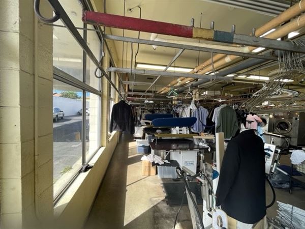 American Drive In Cleaners (3/8/2023 - Credits: Anselmo Behrens)