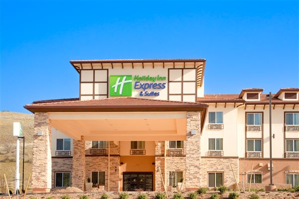 Holiday Inn Express & Suites Frazier Park (3/28/2023 - Credits: Holiday Inn Express)