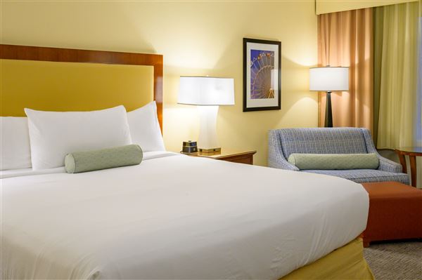 Airtel Plaza Hotel and Conference Center - Rooms (1/10/2023 - Credits: Jennifer Pochedly)