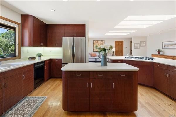 Sonoma County Mansion (7/20/2022 - Credits: The listed real estate agents.)