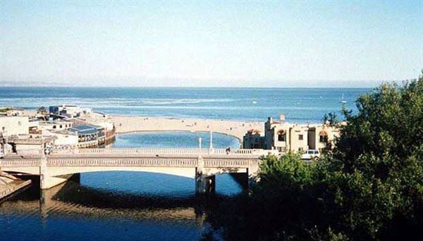 Capitola Village - Capitola Bridge - Beach (12/31/2003)