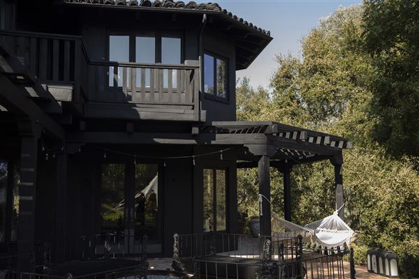 Elsewhere Topanga - THE BLACK VILLA (1/24/2020 - Credits: Margaret Mentaberry)