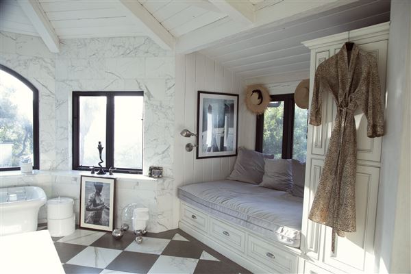 Elsewhere Topanga - THE BLACK VILLA (1/24/2020 - Credits: Margaret Mentaberry)