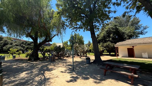 Los Encinos State Historic Park (SHP) adjacent to currently closed Lakeside Restaurant & Lounge (7/12/2024 - Credits: Brandy Davis)