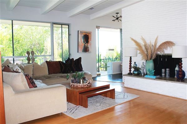 Modern Mid-Century House with stunning DTLA Views (7/27/2024 - Credits: Lisa Marahiel)